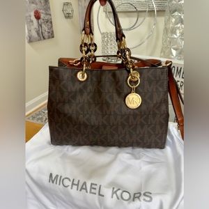 MICHAEL KORS Cynthia Medium Satchel